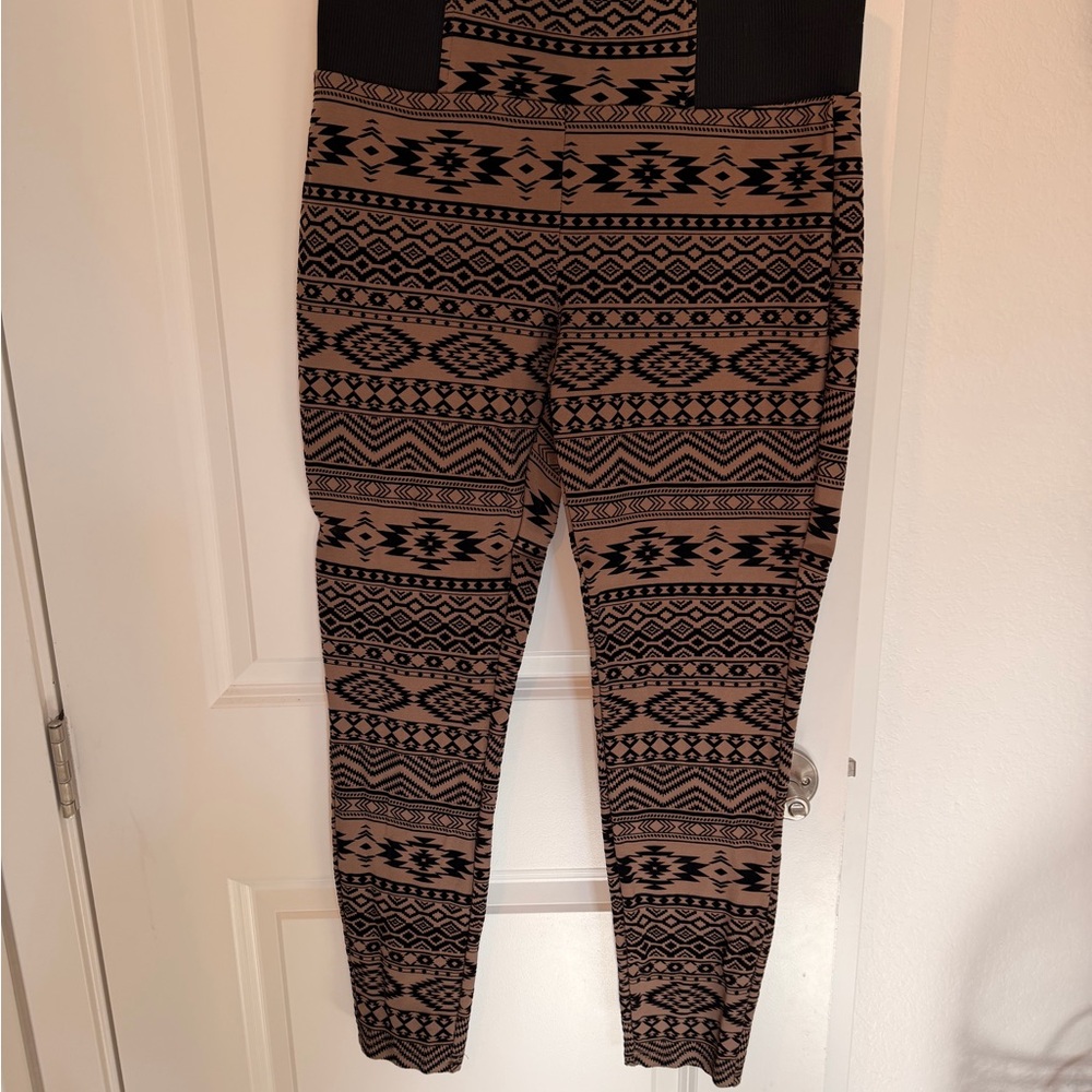 Maurices Geometric Patterned Leggings in Black and Tan